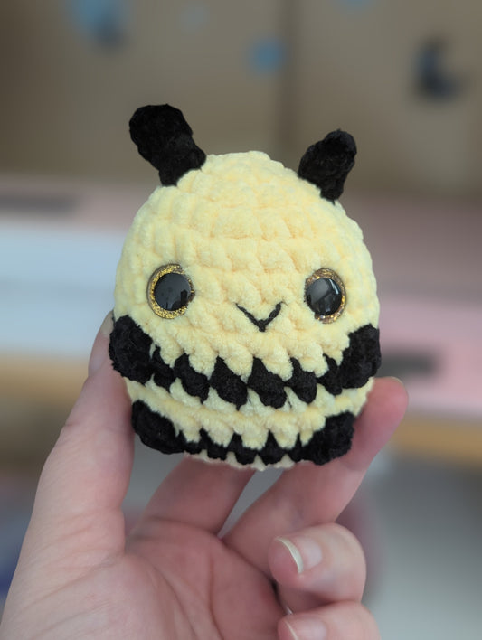 Sitting bee plushie